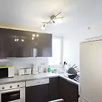 شقة H&h Im Herzen Der Stadt Nr 17-karl Mit Kueche, Wohnzimmer Und Esstisch جرايفسفالد