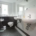 H&h Im Herzen Der Stadt Nr 17-karl Mit Kueche, Wohnzimmer Und Esstisch جرايفسفالد