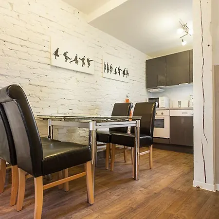 Apartmán H&h Im Herzen Der Stadt Nr 17-karl Mit Kueche, Wohnzimmer Und Esstisch