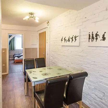 Appartement H&h Im Herzen Der Stadt Nr 17-karl Mit Kueche, Wohnzimmer Und Esstisch *
