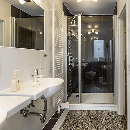 H&h Im Herzen Der Stadt Nr 17-karl Mit Kueche, Wohnzimmer Und Esstisch *